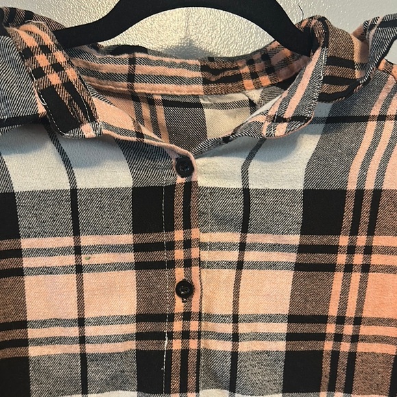 SHEIN Black and White 3/4 Sleeve Button Down Shirt - Picture 2 of 9